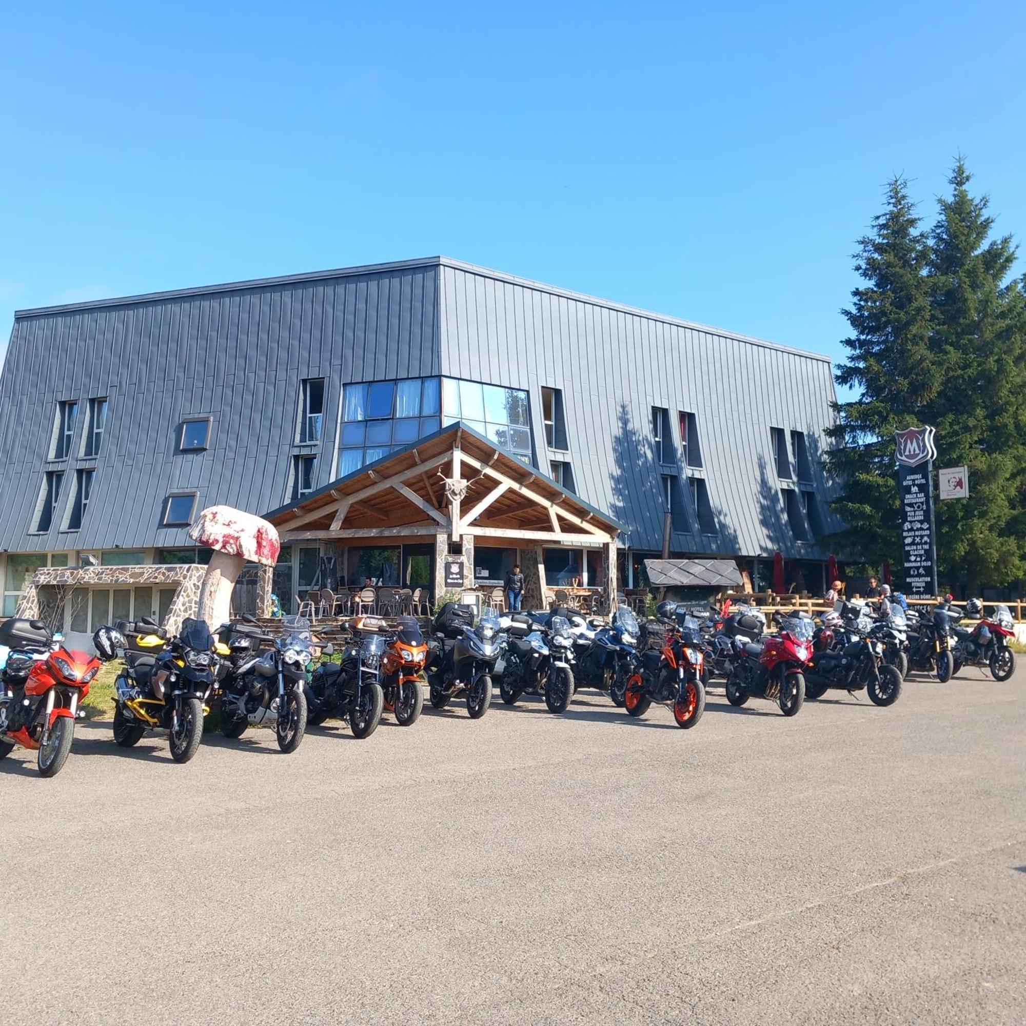 Montlo Relais Des Cerfs Cubieres Exterior foto
